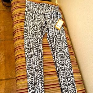 NEW with Tags Niyama Sol Black and White 'AWESOME' Leggings